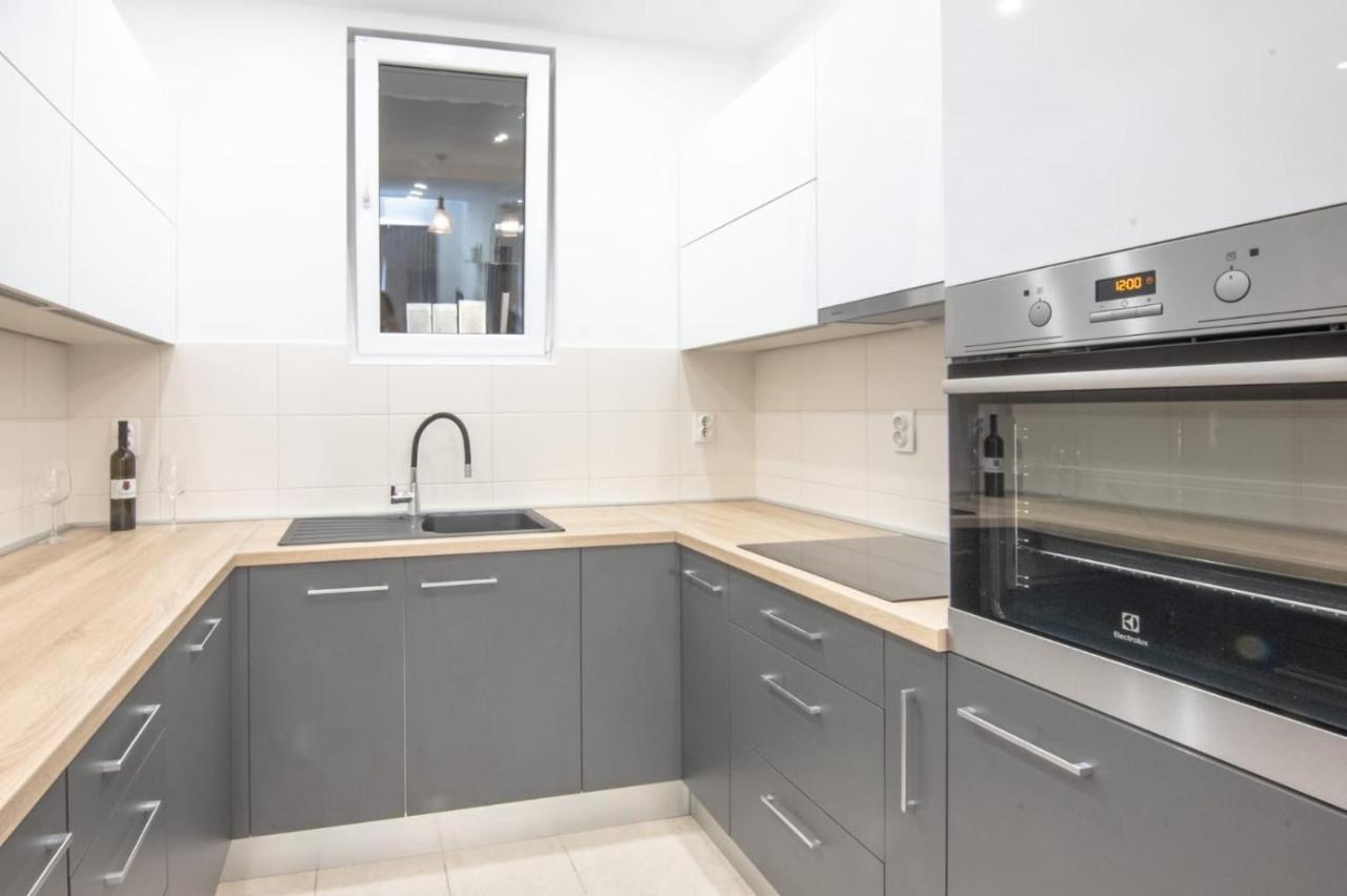 Apartment Cvita Free Beach Parking Makarska Buitenkant foto