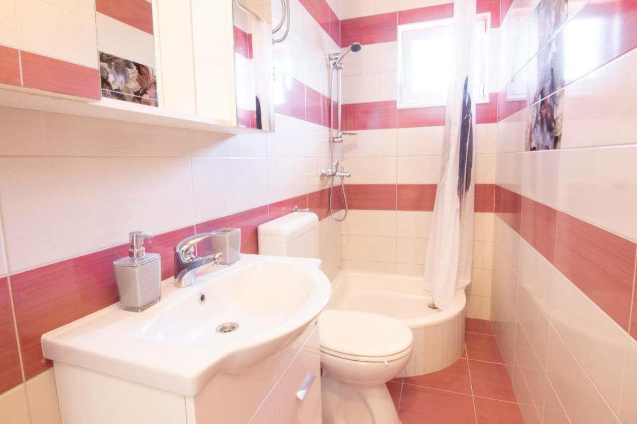Apartment Cvita Free Beach Parking Makarska Buitenkant foto